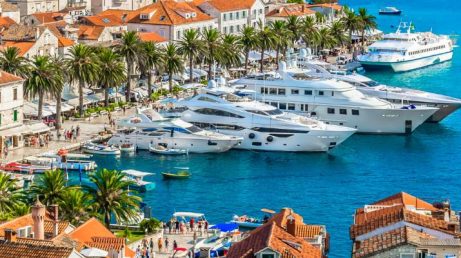 Saiba quais praias de Hvar incluir no roteiro e confira dicas de acesso, localização e estrutura de cada uma.