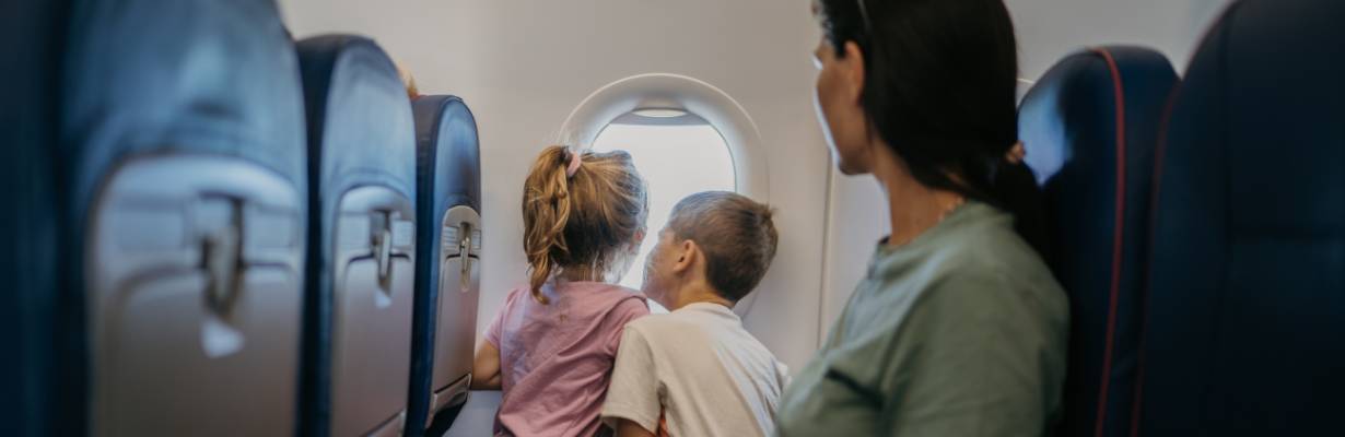 Documentos para criança viajar de avião: veja o que levar em cada situação