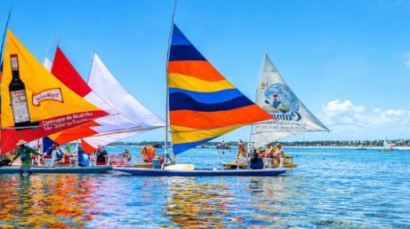 Baleias, praias, parques e história: confira 5 destinos para viajar com crianças no Brasil e transformar o Dia das Crianças de 2026!