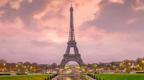 A Torre Eiffel vai ganhar uma sala de cinema temporária entre 24 e 27 de setembro. O primeiro andar do monumento recebe o Cinéma Paradiso Eiffel Tower, festival gratuito com nove sessões que incluem clássicos franceses, animações, musicais e pré-estreias.