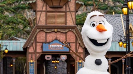 O Hollywood Studios inaugura o The Magic of Disney Animation, nova área dedicada ao universo da animação da Disney. O espaço reúne quatro experiências, incluindo uma aula de desenho com Olaf, uma atração inspirada em Alice no País das Maravilhas e uma sessão especial do curta Once Upon a Studio.
