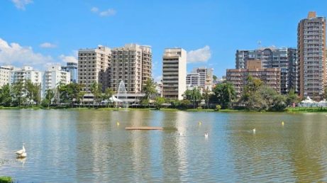 São Lourenço, no sul de Minas Gerais, reúne atrações turísticas, natureza e opções de hospedagem para famílias. Entre os hotéis-fazenda da região estão o Hotel Fazenda Ramon, Vila Chico Hotel Fazenda, Hotel Fazenda Vista Alegre, Chalés Praia de Minas e Hotel Fazenda Bavaria.