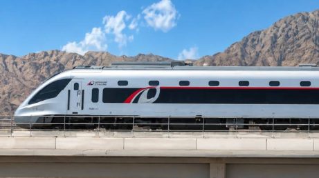 Novo trem entre Dubai e Abu Dhabi começa a operar hoje