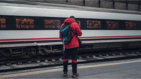 Acidente de trem na Espanha afeta viagens entre Madri e Andaluzia. Veja o que fazer se você tem passagem ou está viajando!