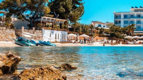 Descubra 10 ilhas europeias com praias paradisíacas, vilarejos encantadores e paisagens de tirar o fôlego para se inspirar e planejar sua próxima aventura!