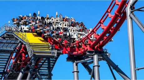 Six Flags fecha de vez a X2, na Califórnia, após relatos de lesões cerebrais graves e processos envolvendo a atração.