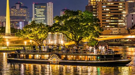 Novo serviço oferece passeios pelos rios de Osaka, com vistas para construções iluminadas, experiências gastronômicas e diferentes roteiros.