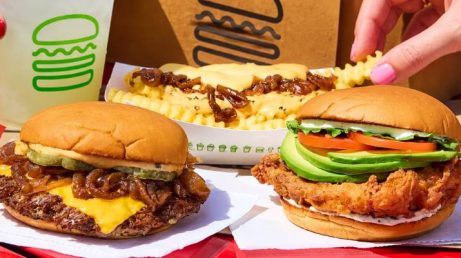Famosa pelos hambúrgueres, batatas fritas e milk-shakes, a rede americana ainda não divulgou o endereço da primeira unidade brasileira.